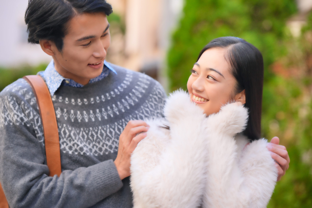 四国中央市で行われる婚活パーティーのお見合いで出会った二人がカップルになったイメージ画像