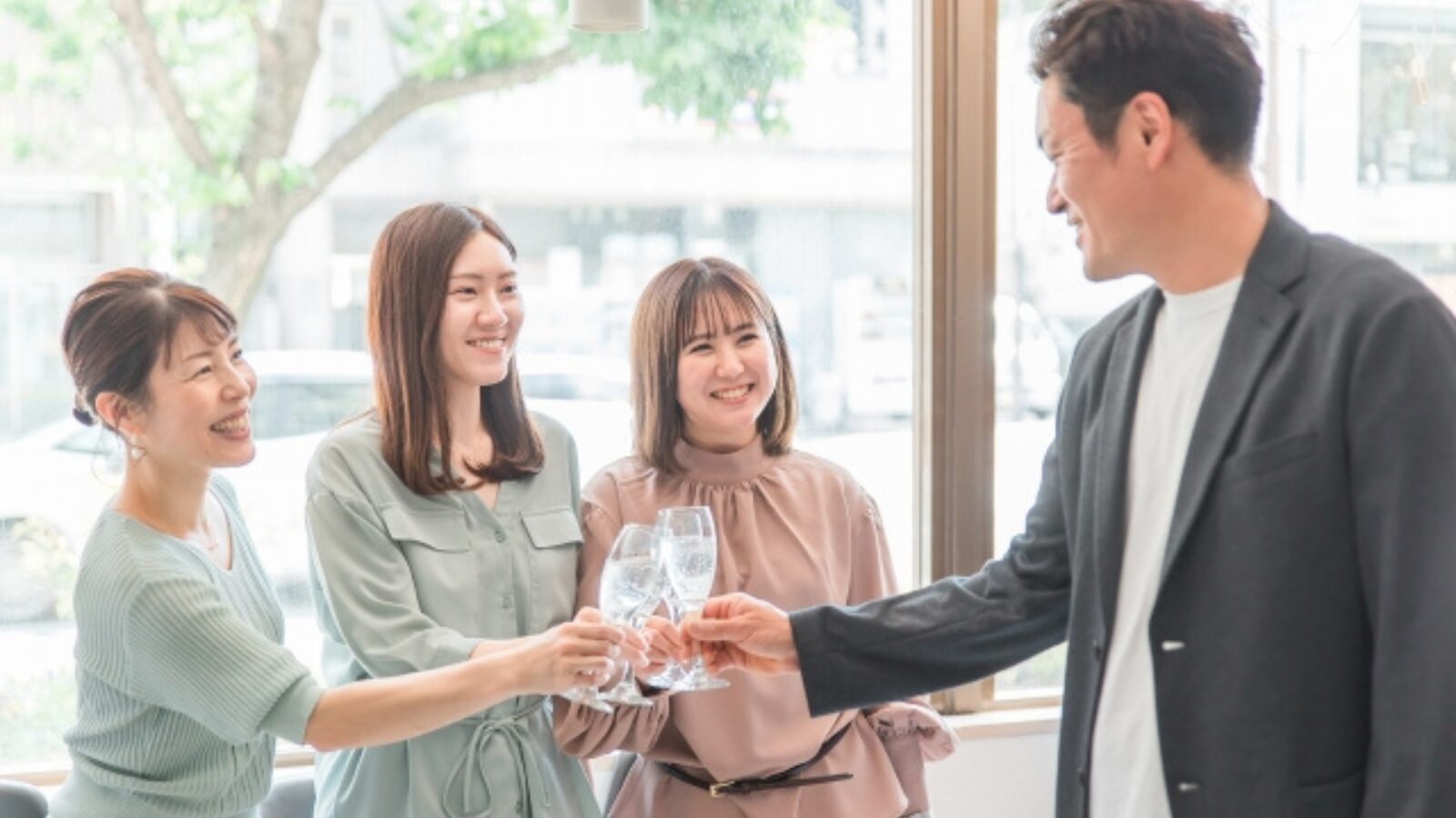 四国中央市で行われる婚活ラボ ラブステップの婚活パーティーの楽しそうなイメージ画像